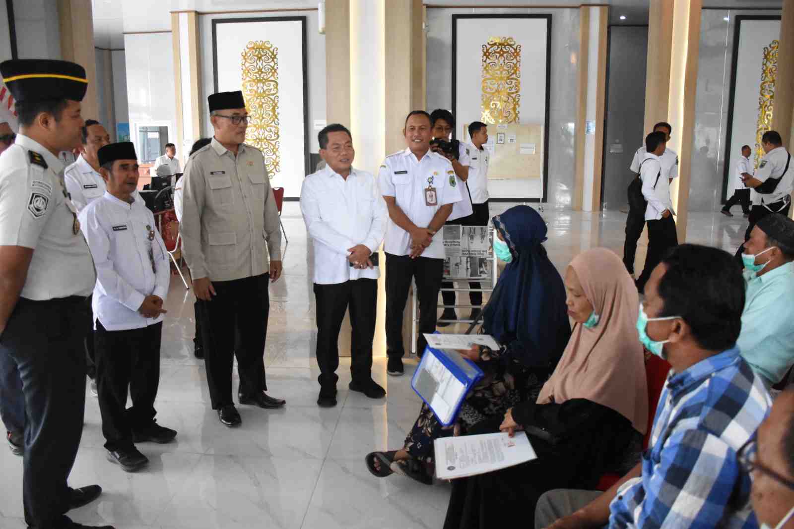 Bupati Kapuas Tinjau Perekaman Paspor Calon Jemaah Haji 2027 di MPP Kuala Kapuas