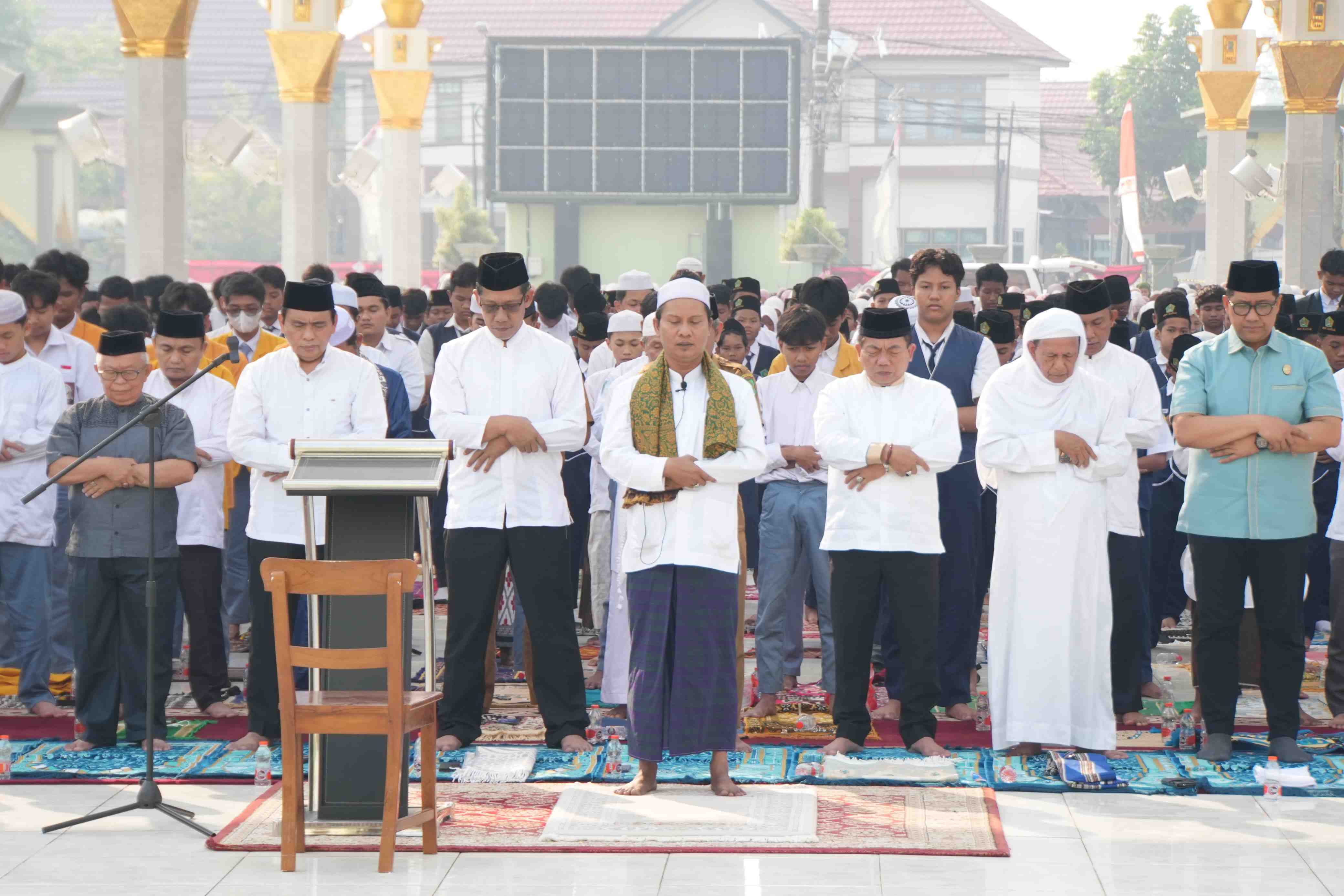 Kemarau Berkepanjangan, Pemkab Kapuas dan Warga Gelar Salat Istisqa
