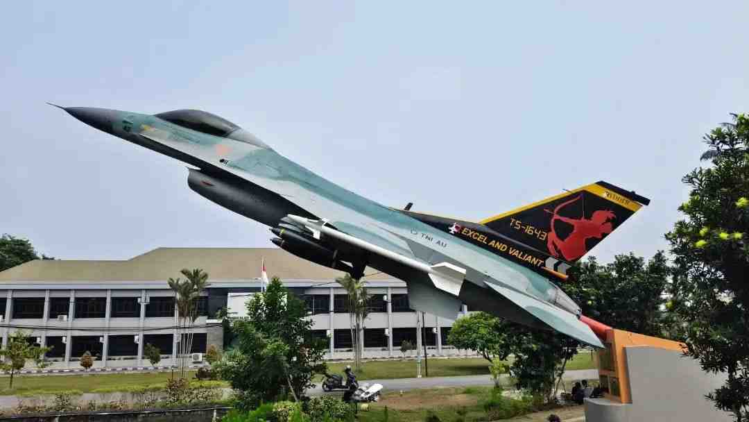 Monumen F-16 Lanud Roesmin Nurjadin Kini Tampil Lebih Segar