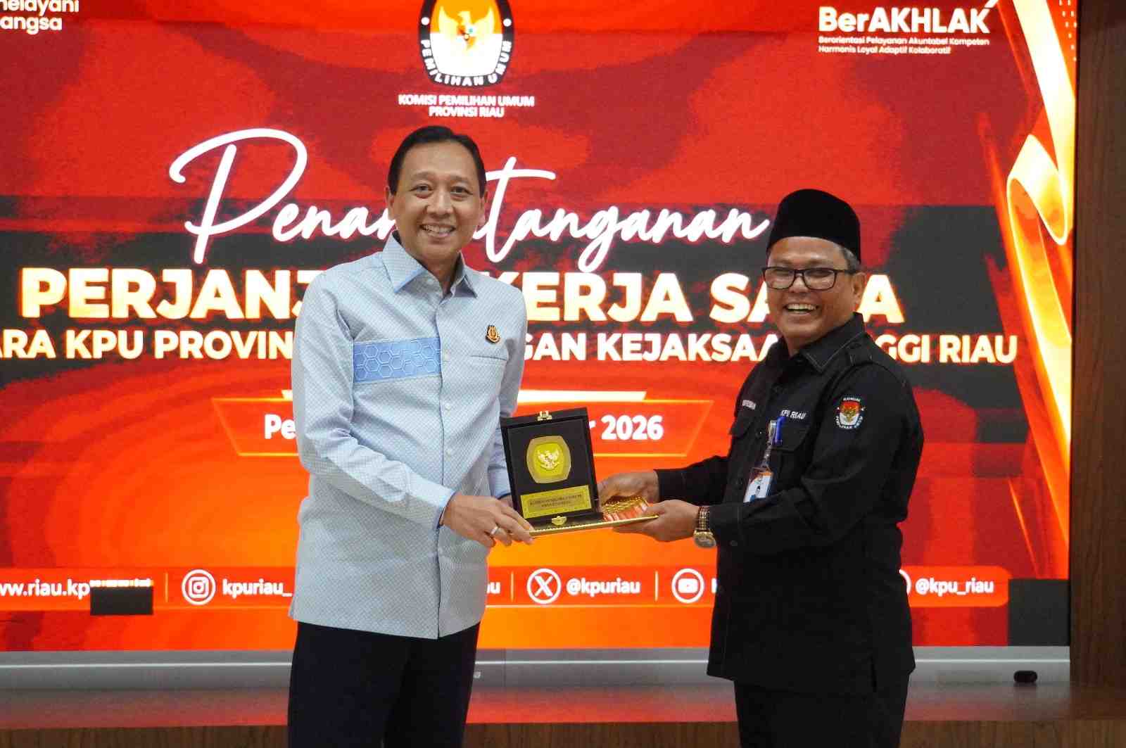 KPU dan Kejati Riau Perkuat Sinergi melalui Perjanjian Kerja Sama