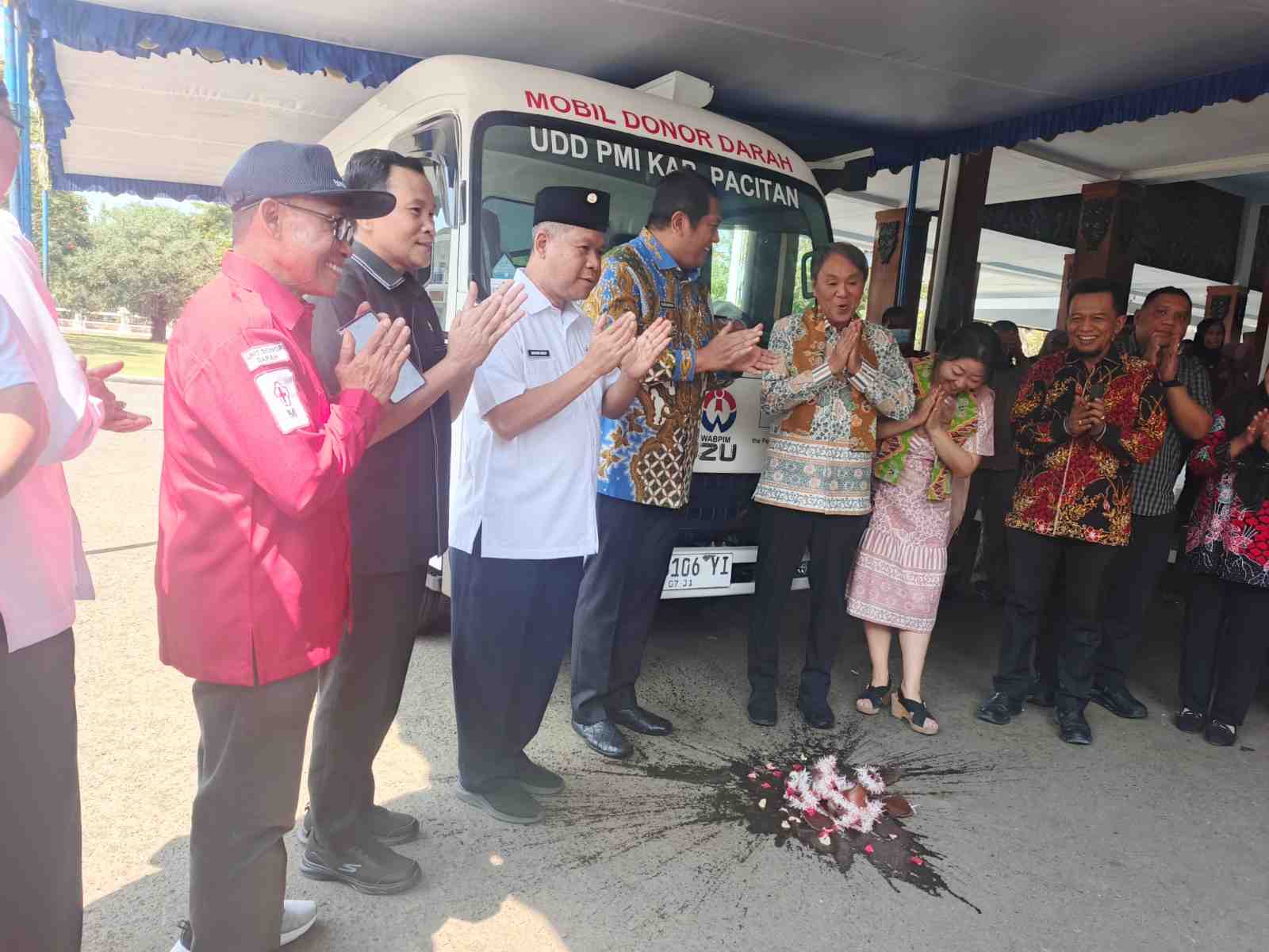 PMI Pacitan Terima Mobil Unit Donor Darah dari Konsulat Jenderal Jepang
