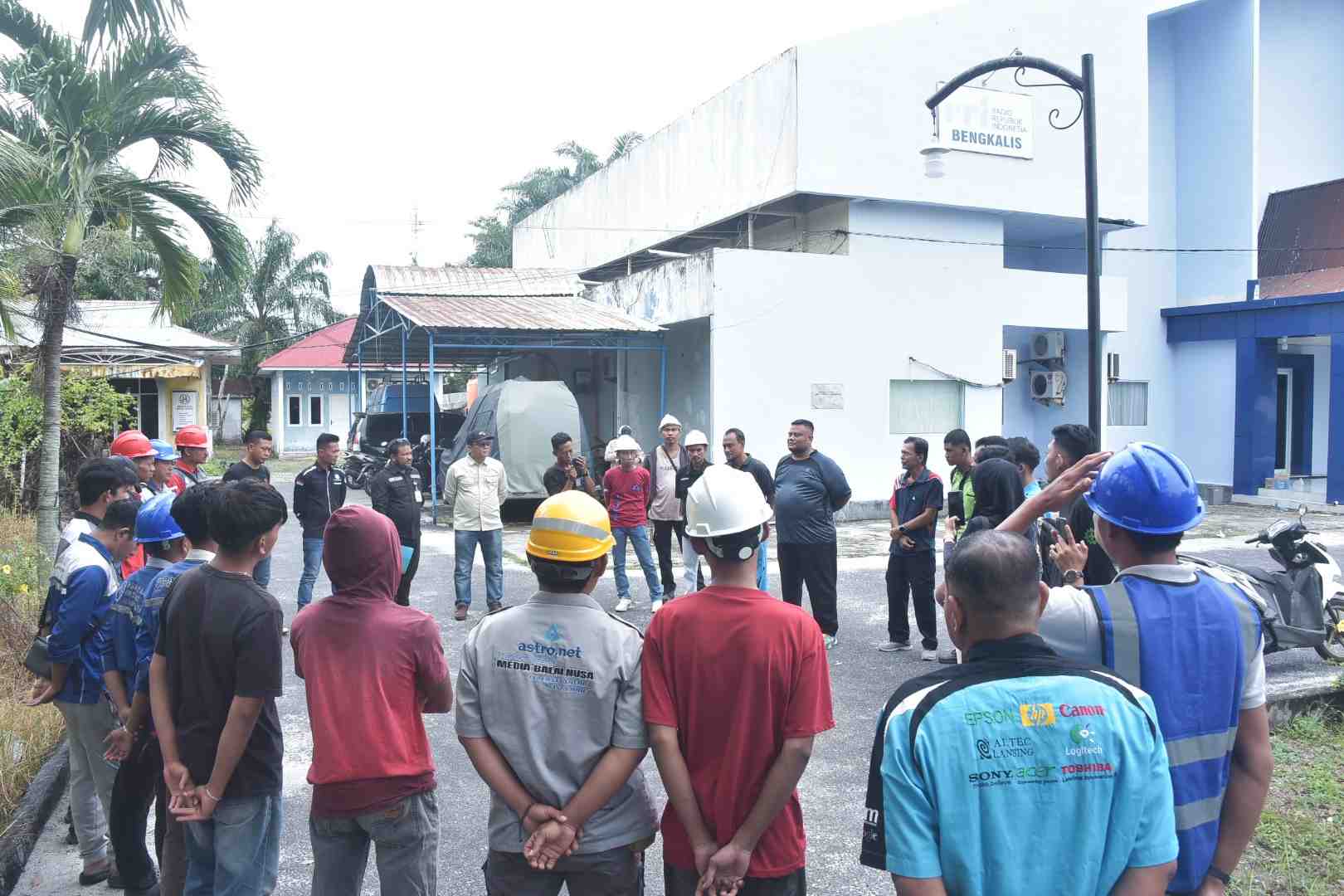Diskominfotik Bengkalis bersama ISP Lakukan Penataan dan Perapian Kabel FO Internet