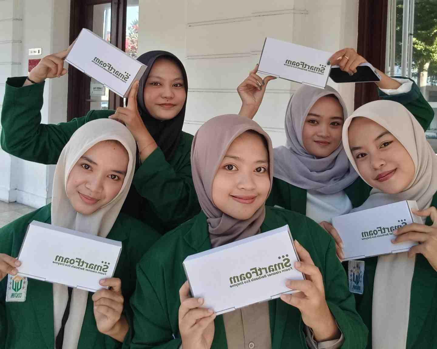 Lima Mahasiswa Unusa Ubah Limbah Kulit Buah Jadi Pembersih Sepatu Ramah Lingkungan