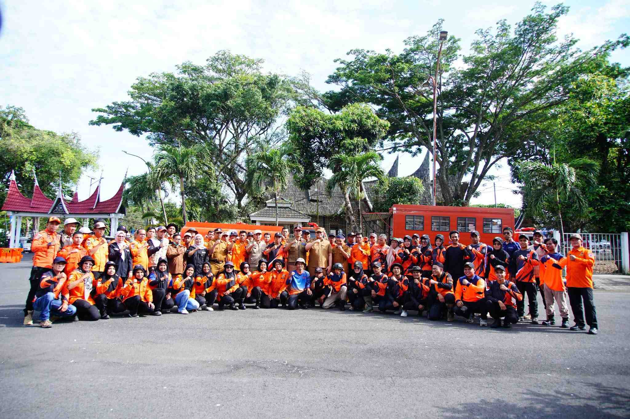 75 Relawan Tanah Datar Dikirim Bantu Pemulihan Pascabanjir Bandang Solok