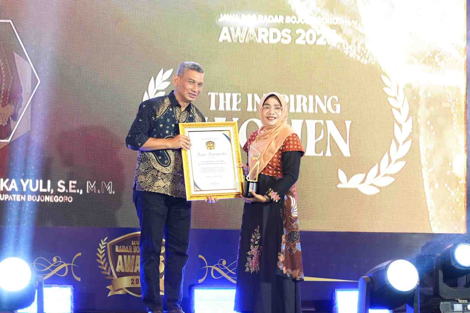 Ketua TP PKK Bojonegoro Raih Penghargaan Perempuan Inspiratif 2026