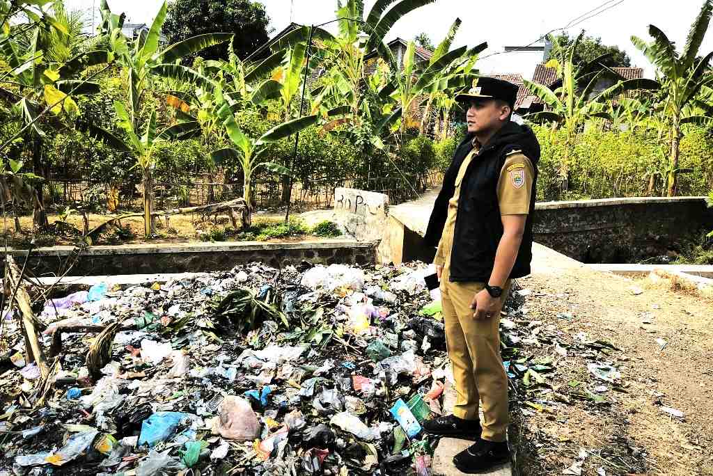 Atasi Sampah Liar yang Dikeluhkan Warga, Kecamatan Tulis Gerak Cepat Bersama DLH Batang