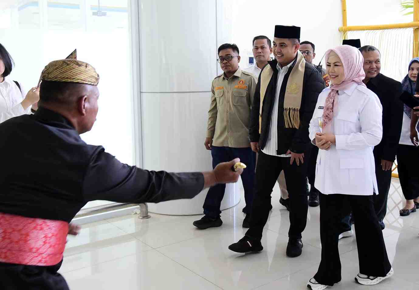 Wagub Gorontalo  Sambut Kedatangan Wamen P2MI dengan Mopotilolo