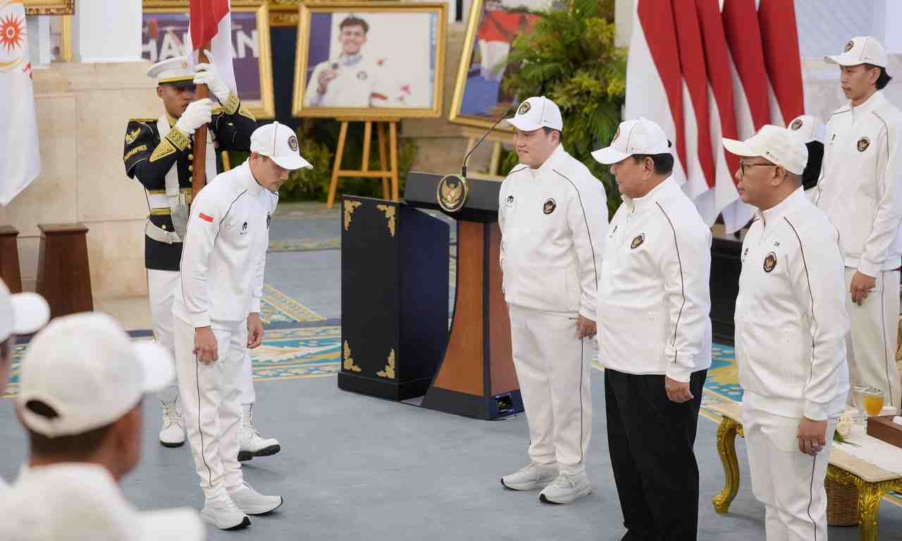 Presiden Prabowo Bersama Menpora Erick Thohir Lepas Atlet ke Asian Games 2026