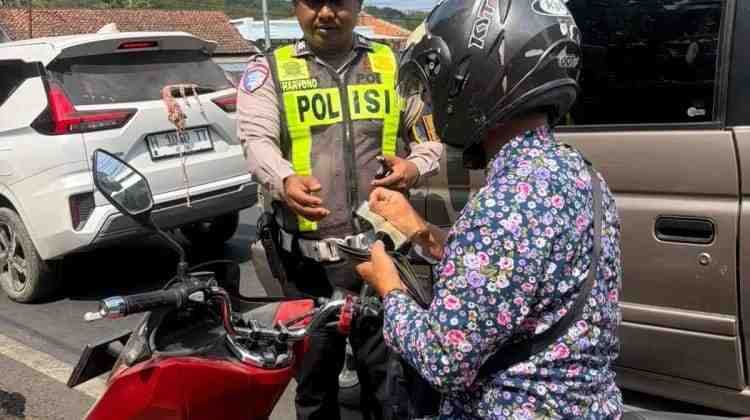 Polisi dan Bapenda Sumenep Perkuat Tertib Lalu Lintas
