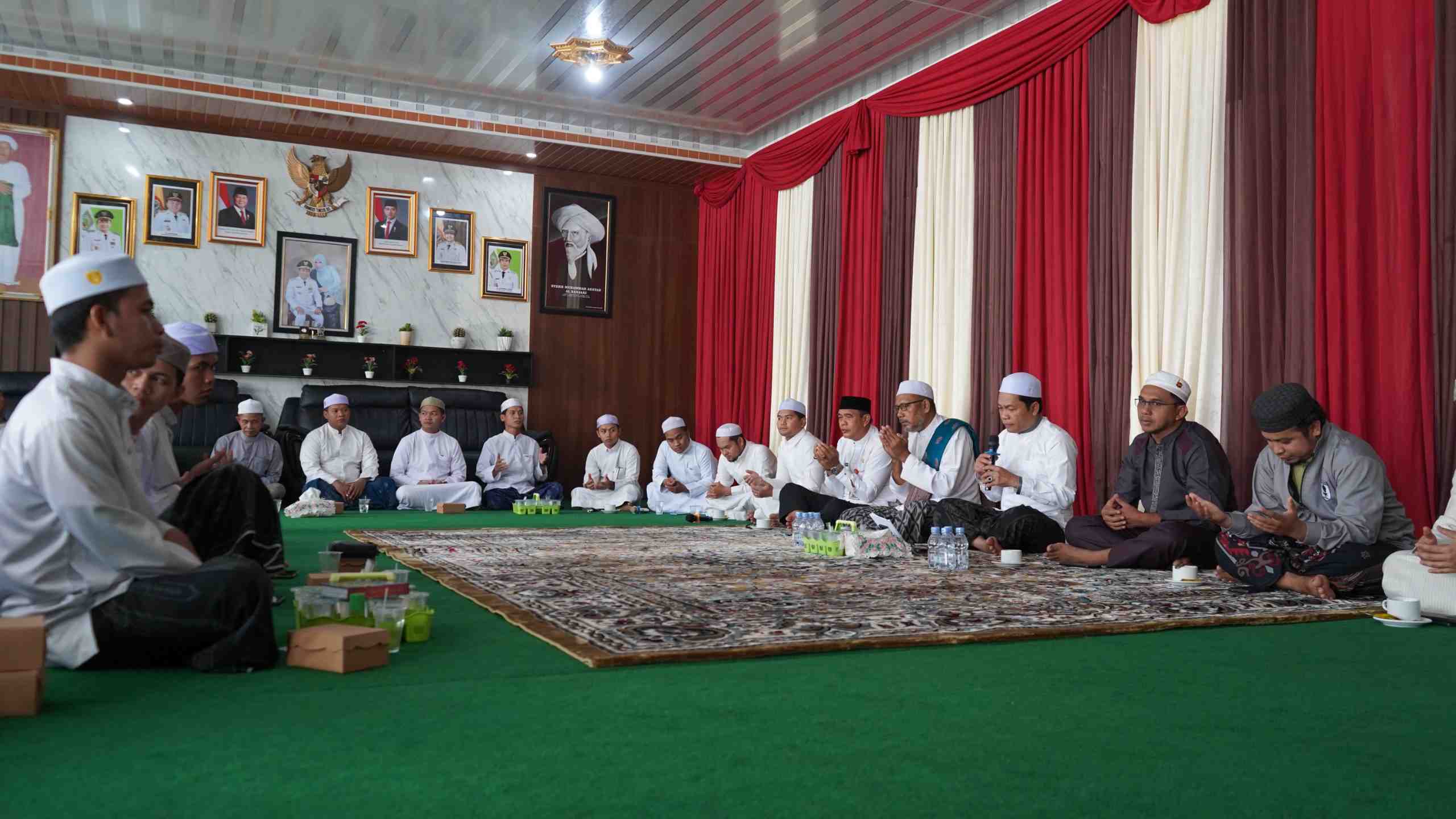 20 Santri Balangan Diberangkatkan ke Hadramaut untuk Perdalam Ilmu Agama