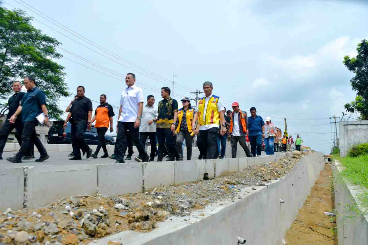 Wabup Sergai dan Anggota Komisi V DPR RI Tinjau Pelebaran Jalan Nasional