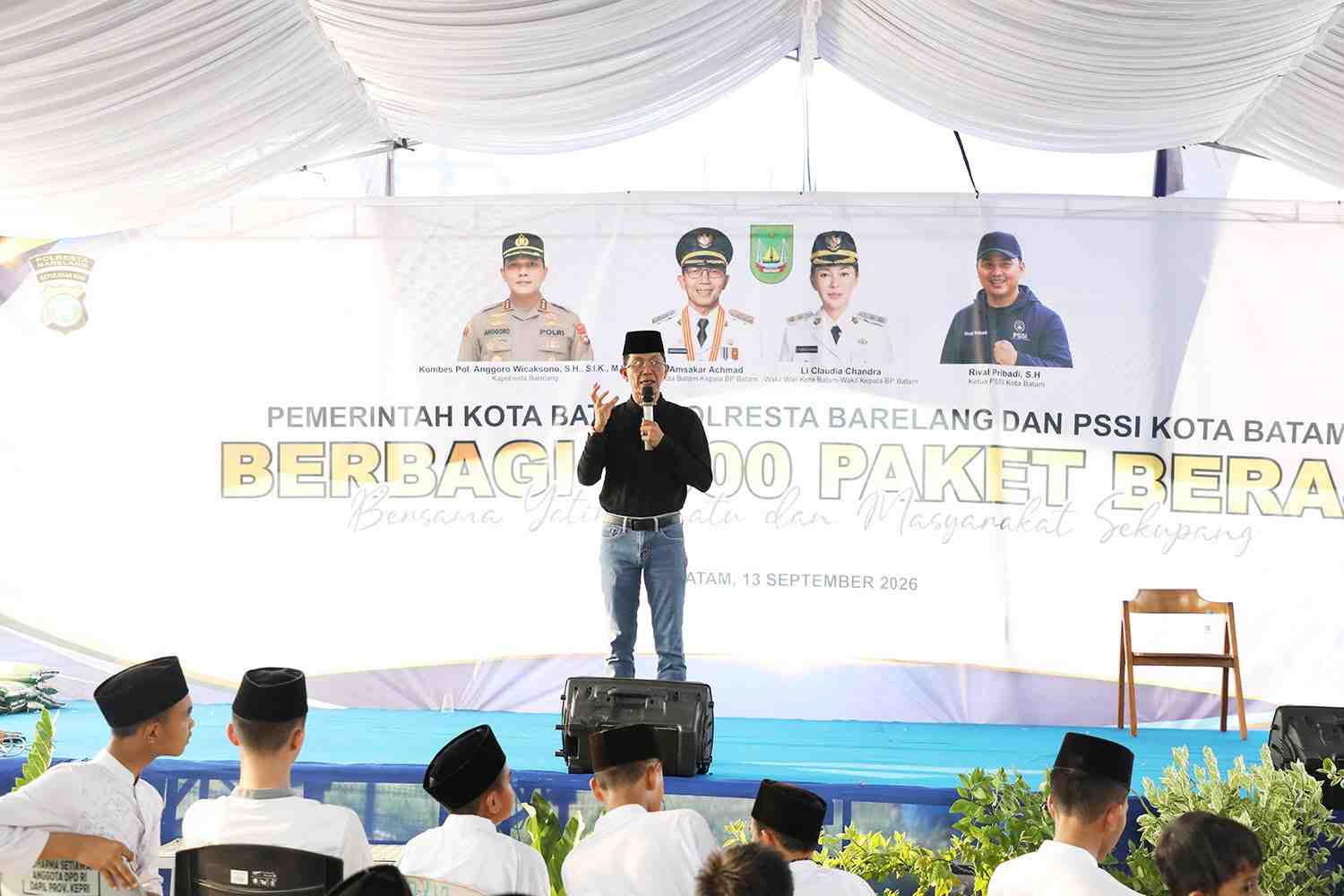 1.000 Paket Beras Dibagikan di Sekupang, Amsakar Dorong Kolaborasi Bantu Warga
