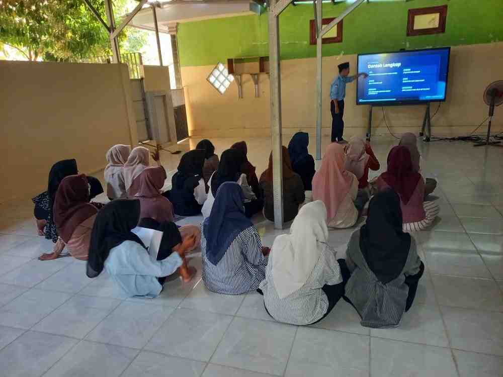 KKN Annuqayah Asah Literasi Jurnalistik Siswa Giligenting