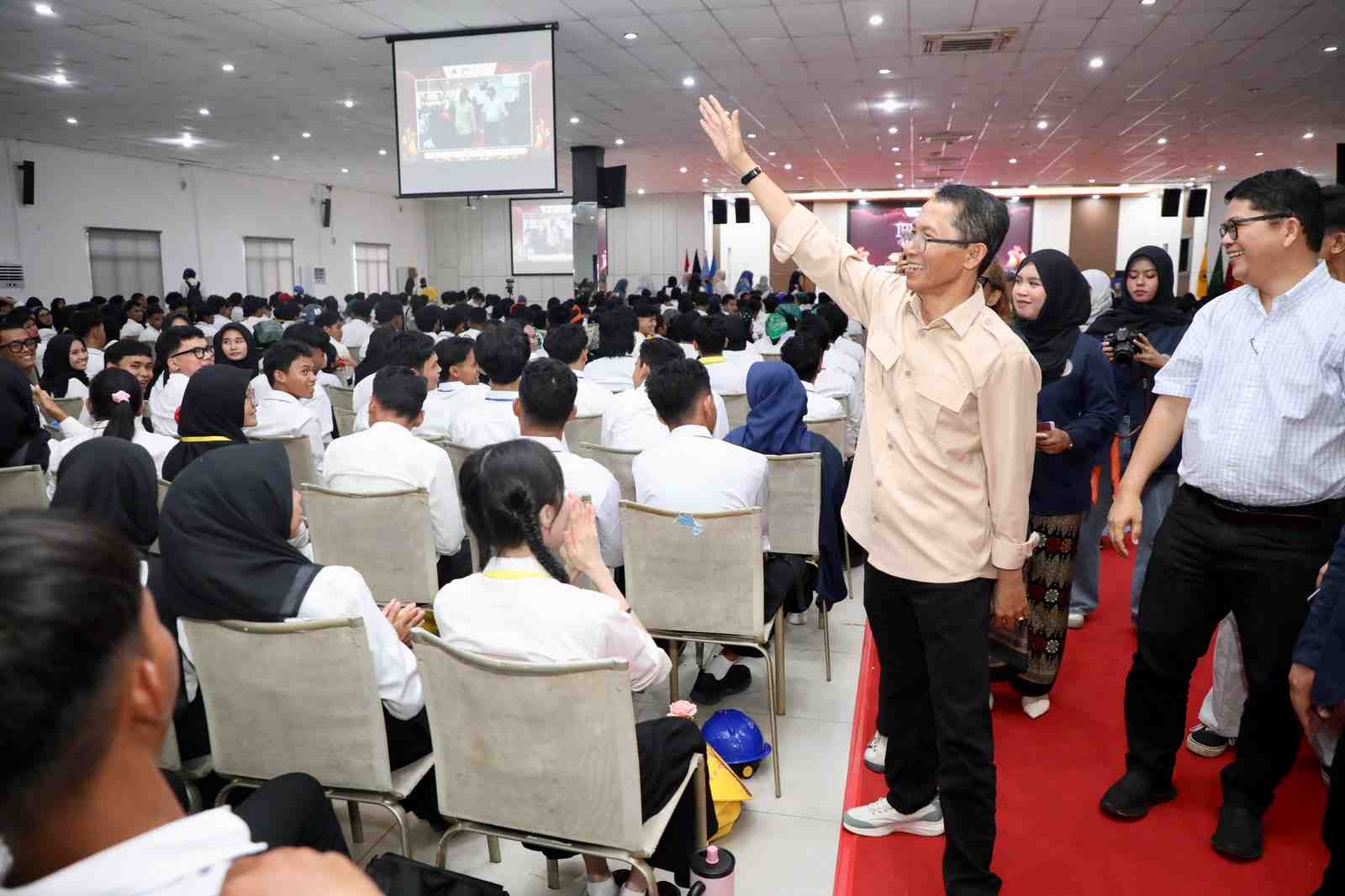 Amsakar Ingatkan Mahasiswa UNRIKA Kritis Menghadapi Banjir Informasi Digital