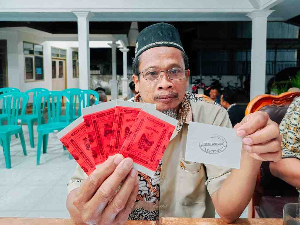 Unik, Warga Desa Tukum Gunakan Kertas Rokok sebagai Surat Suara Pemilihan RW