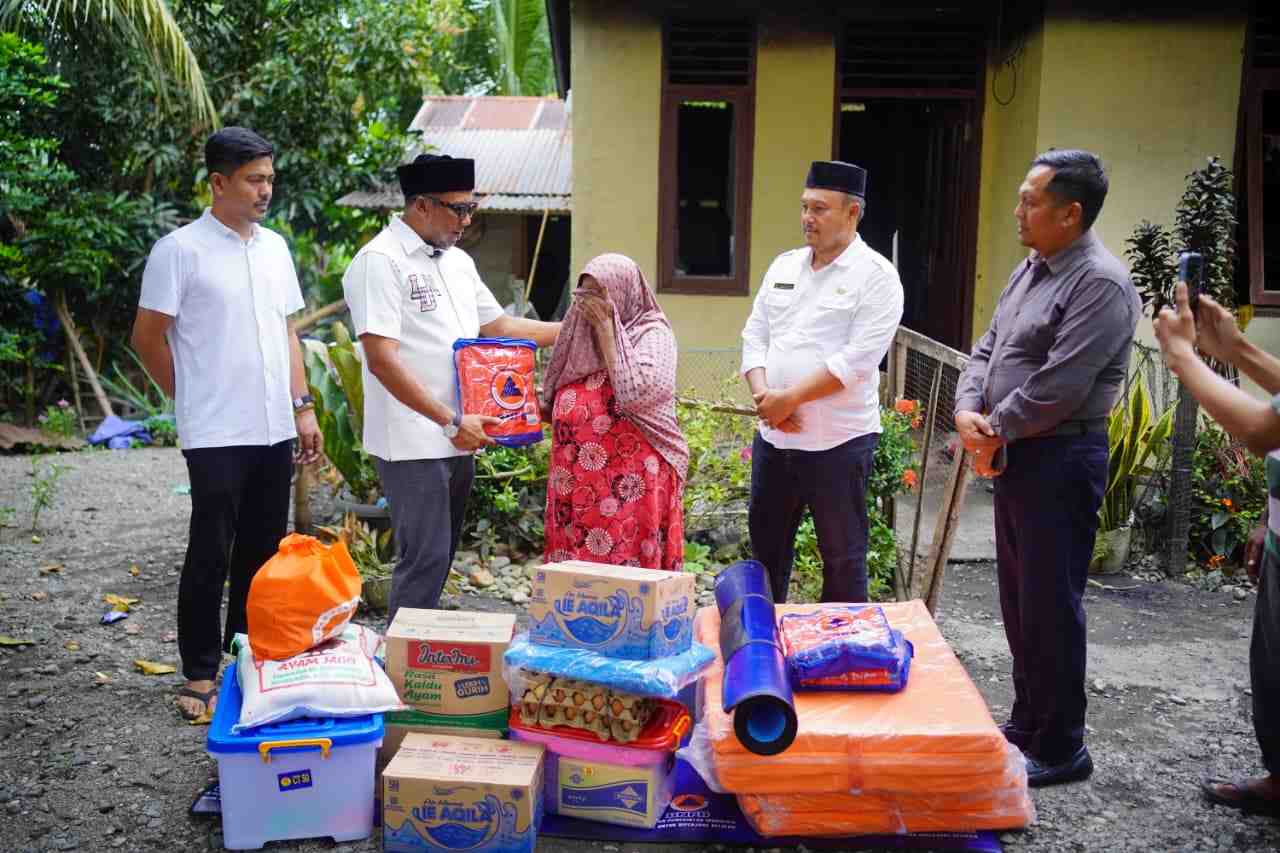 Aminah Kehilangan Rumah akibat Kebakaran, Bantuan Masa Panik Disalurkan