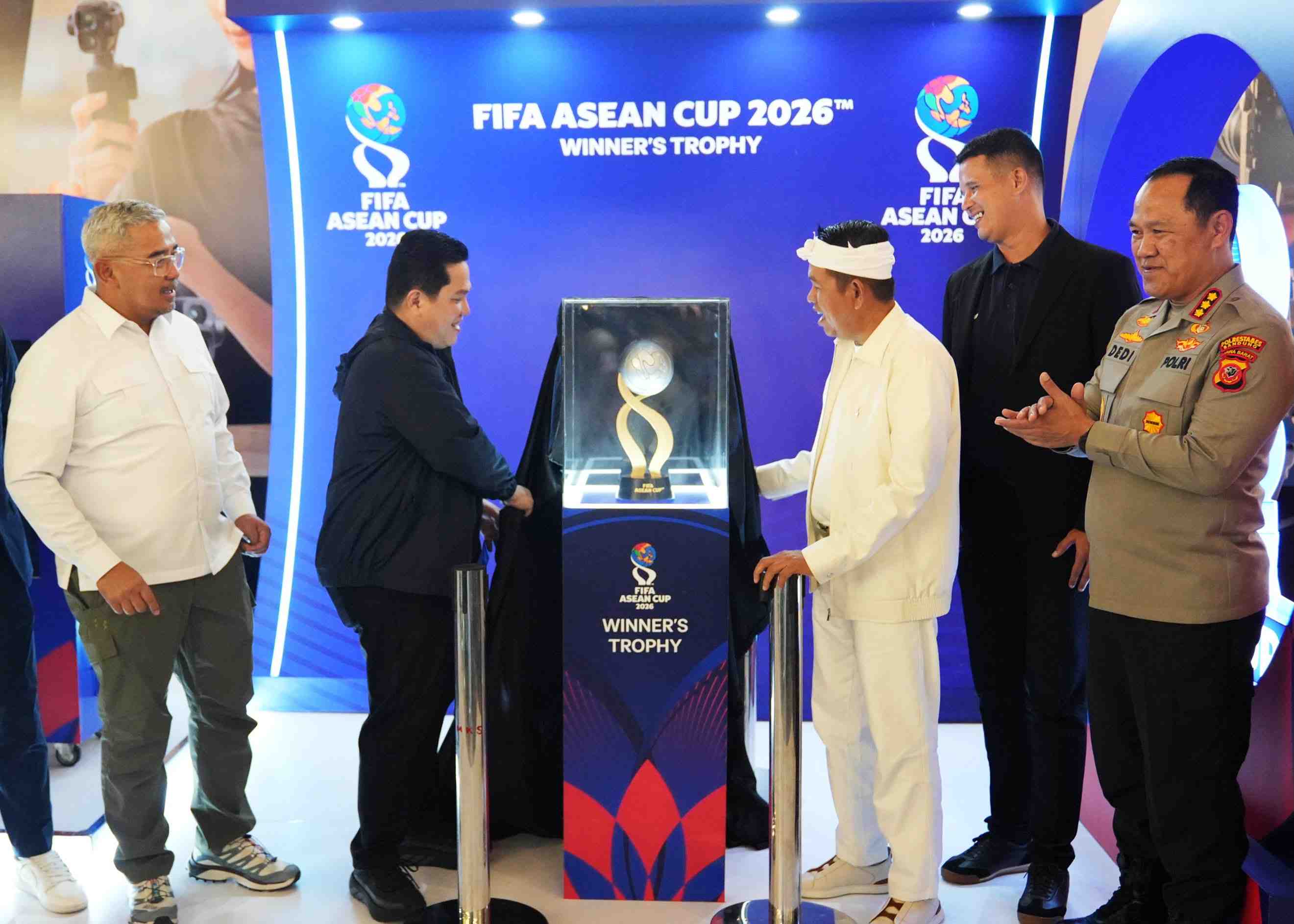 Reveal Trofi di Bandung, Ketum PSSI Ajak Masyarakat Jabar Sukseskan FIFA ASEAN Cup 2026