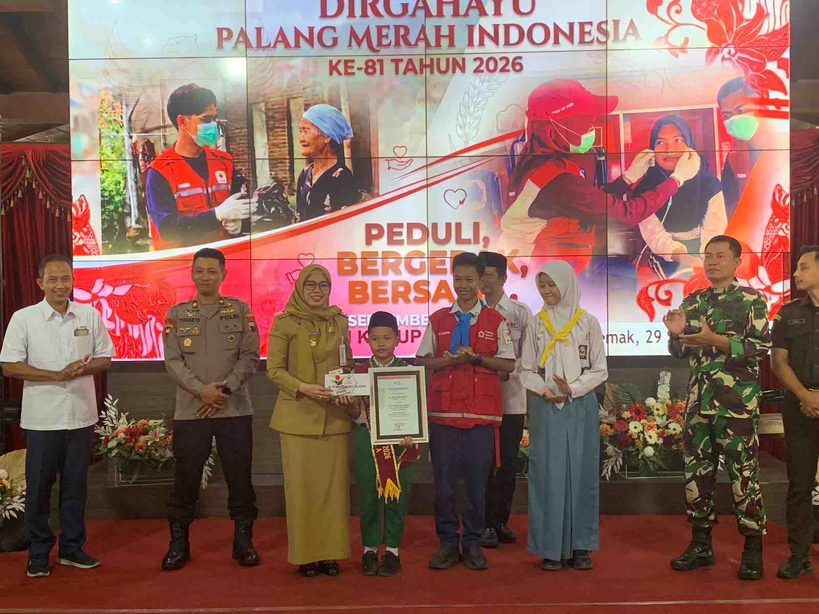 HUT ke-81 PMI Demak, Sejumlah Relawan dan Pendonor Terima Penghargaan