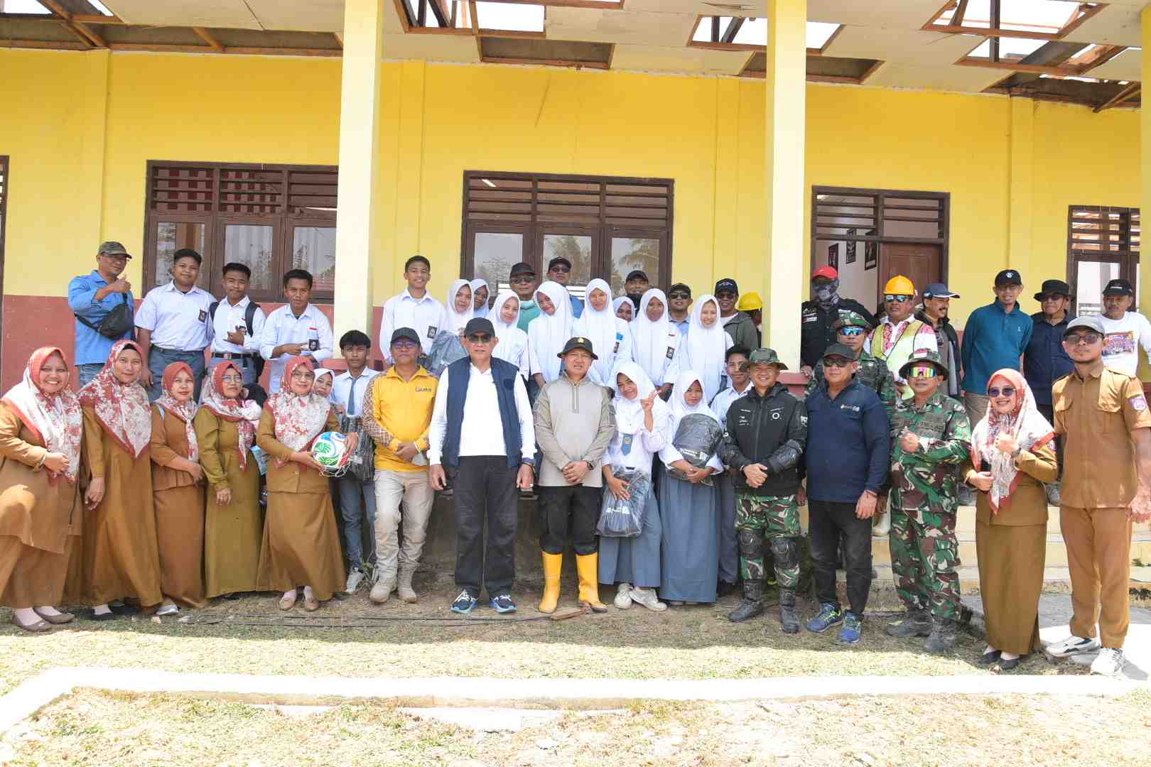 Gubernur Gorontalo Kaji Usulan Tunjangan Transportasi Guru SMAN 1 Pinogu
