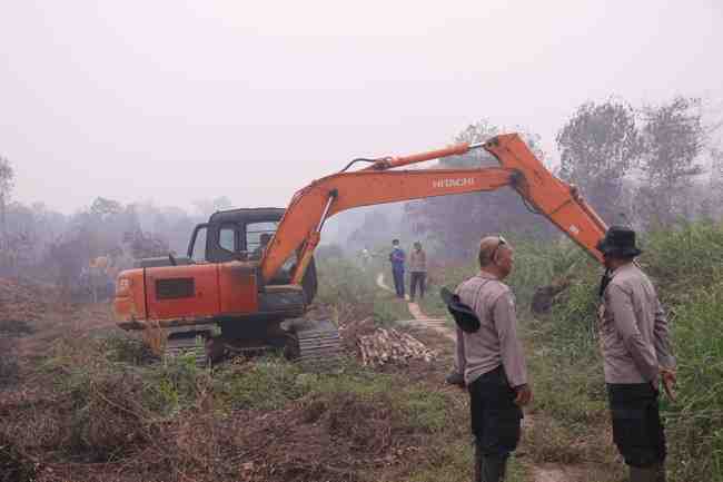 Ekskavator Mulai Gali Kantong Air untuk Penanganan Karhutla