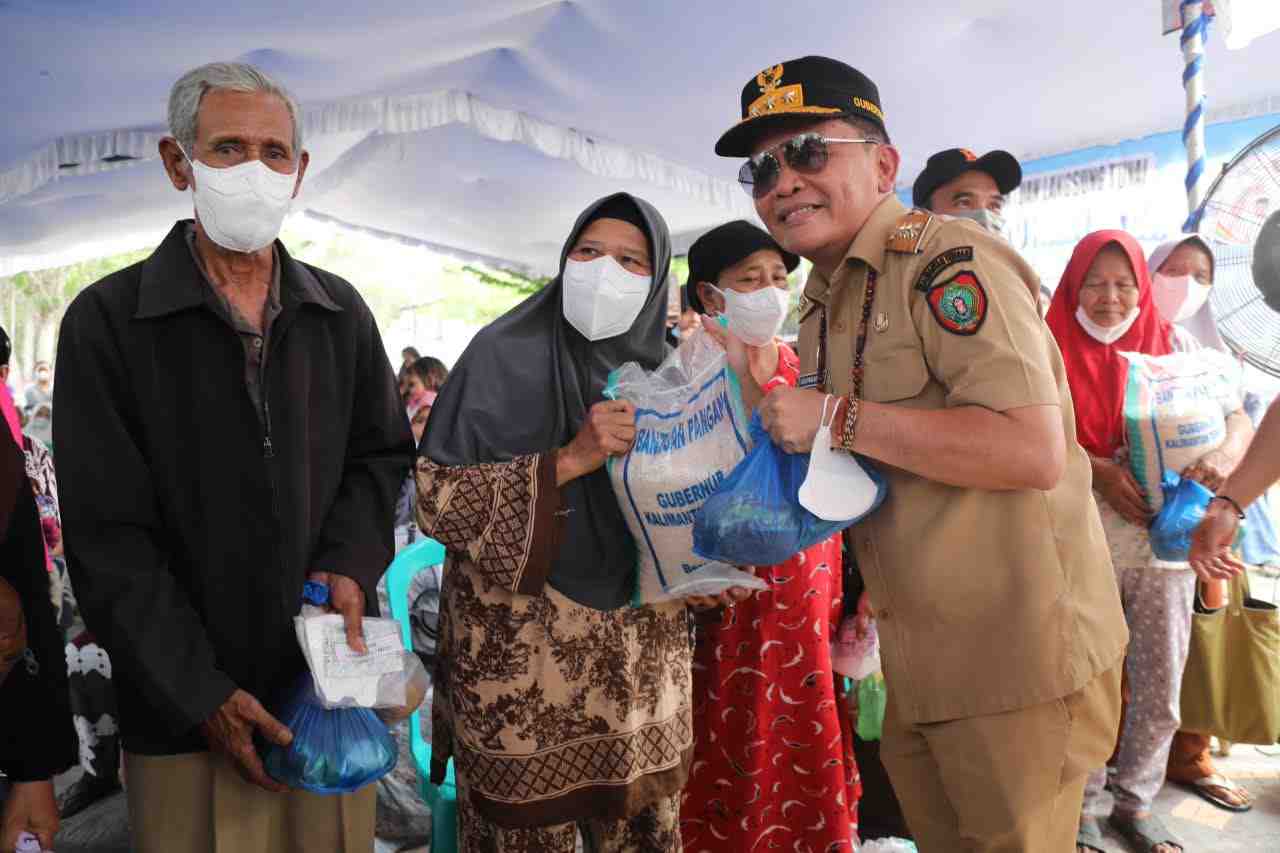 Bantuan Pangan dan BLT Disalurkan, Agustiar Pastikan Warga Kereng Bangkirai Terbantu