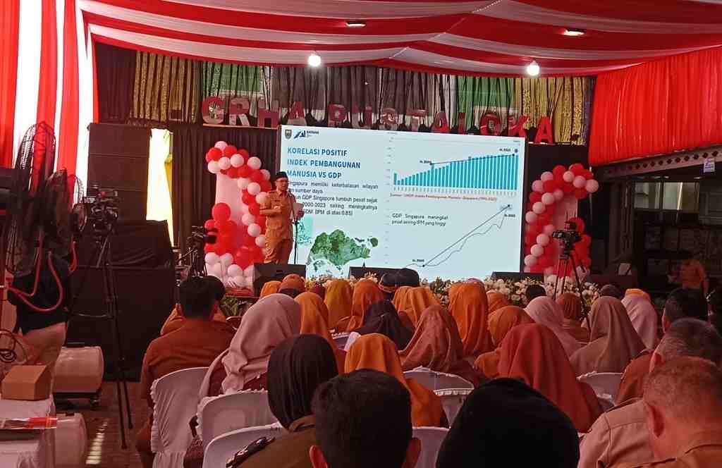 Batang Menyalakan Minat Baca dari Rumah hingga Gedung Perpustakaan Baru