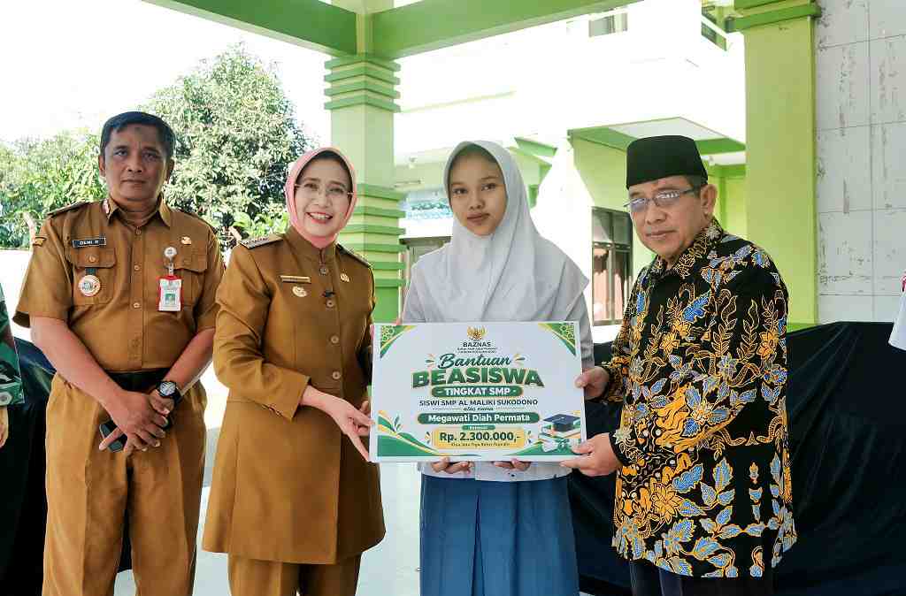 Pemkab Lumajang Dorong Anak Tetap Sekolah lewat Bantuan Beasiswa