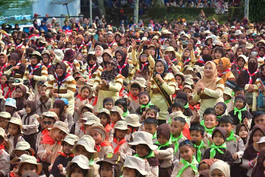Sebanyak 2.100 Anak Lumajang Ditanamkan Nilai Disiplin dan Gotong Royong