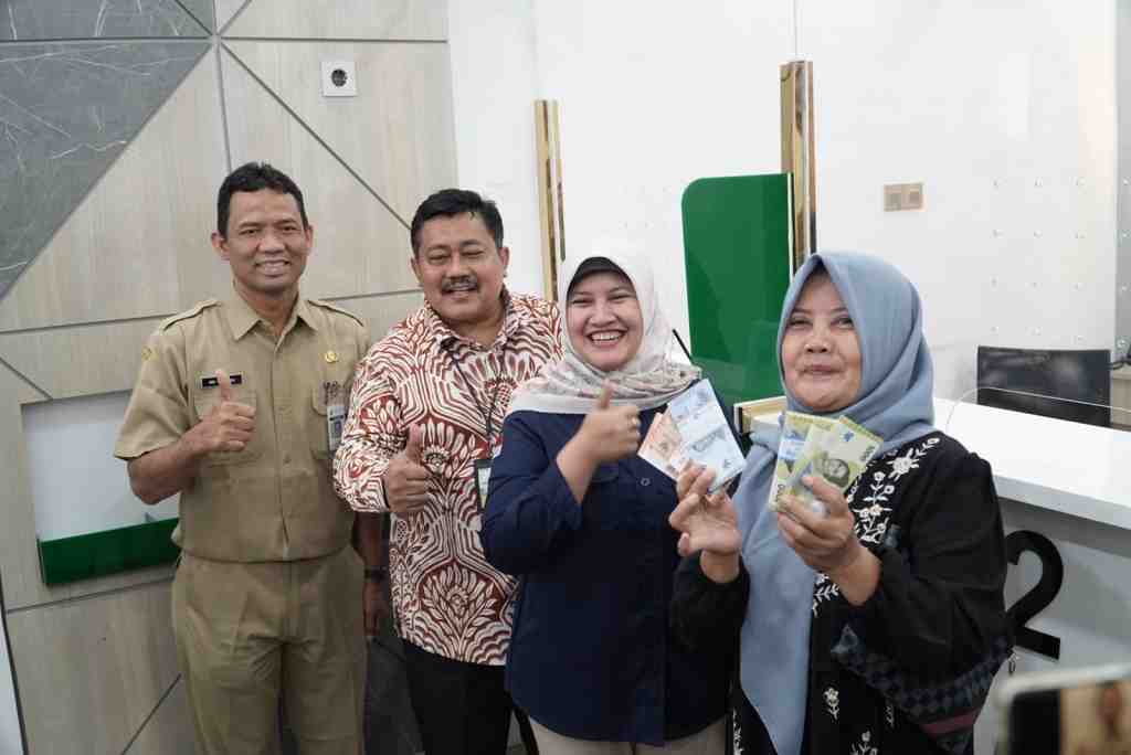 Tak Perlu lagi Jauh-Jauh ke Tegal, Warga Batang Kini Bisa Tukar Uang Rusak di Pegadaian