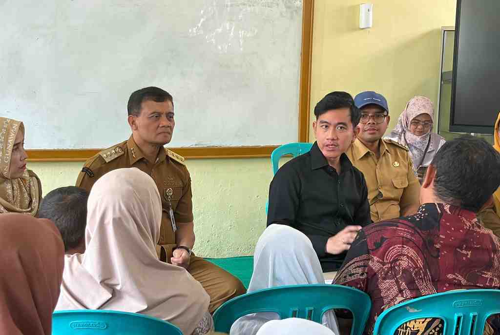 Temui Wali Murid, Wapres Pastikan Penanganan Optimal Bagi Korban Keracunan MBG di Batang
