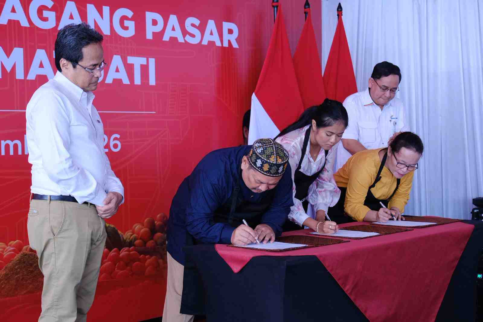 Pedagang Pasar Induk Kramat Jati Ikuti Akad Kredit Massal Bank Jakarta