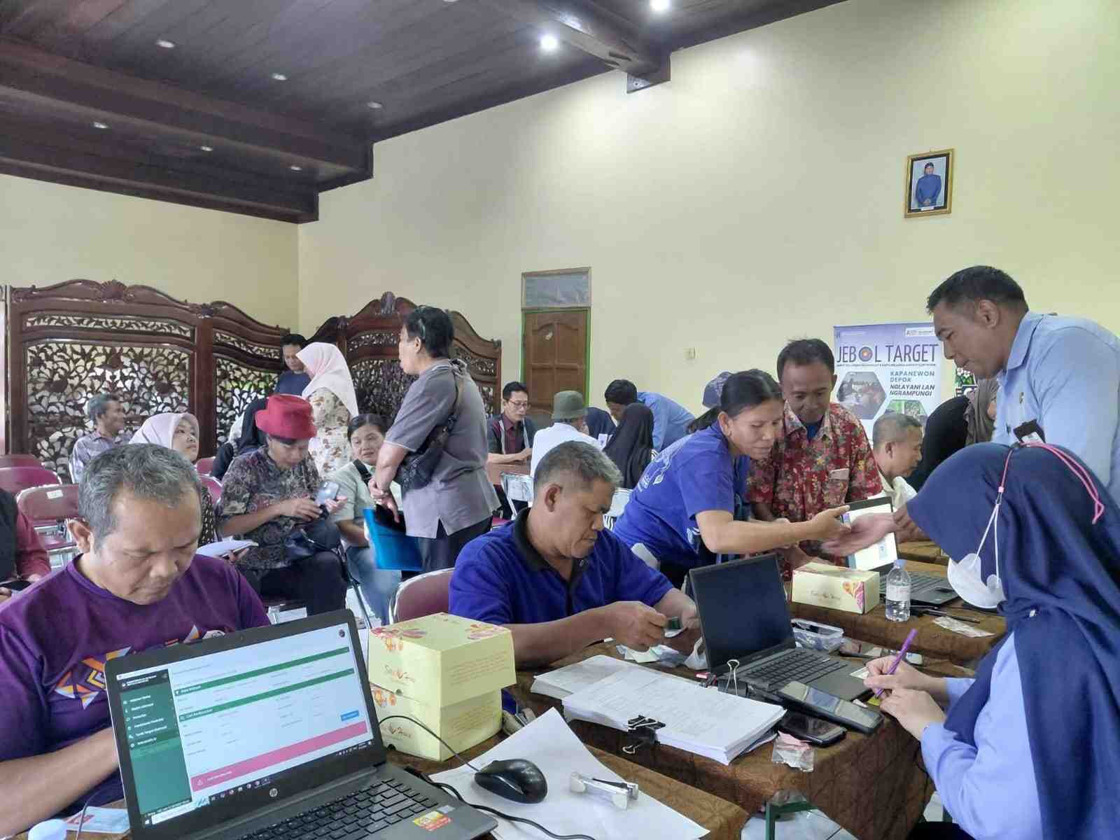 Jemput Bola Adminduk di Gejayan, Program GERUDUK dan JEBOL TARGET Layani Puluhan Warga