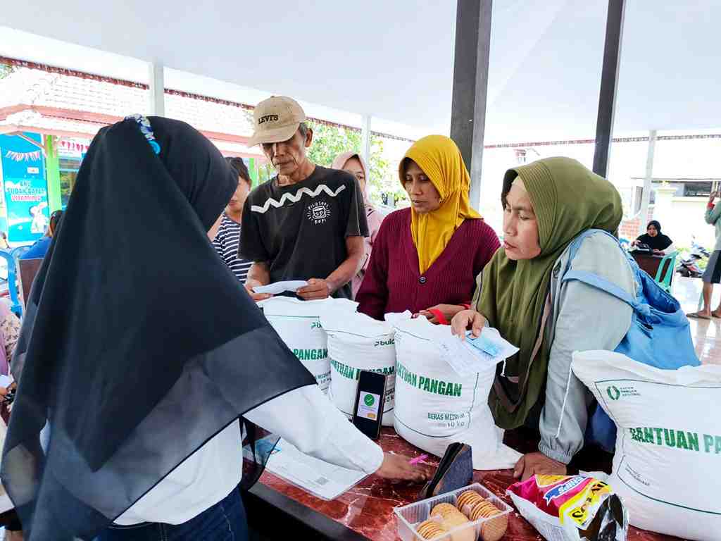 Tiga Bulan Sekaligus, 434 KPM Pundungsari Terima Bantuan Beras