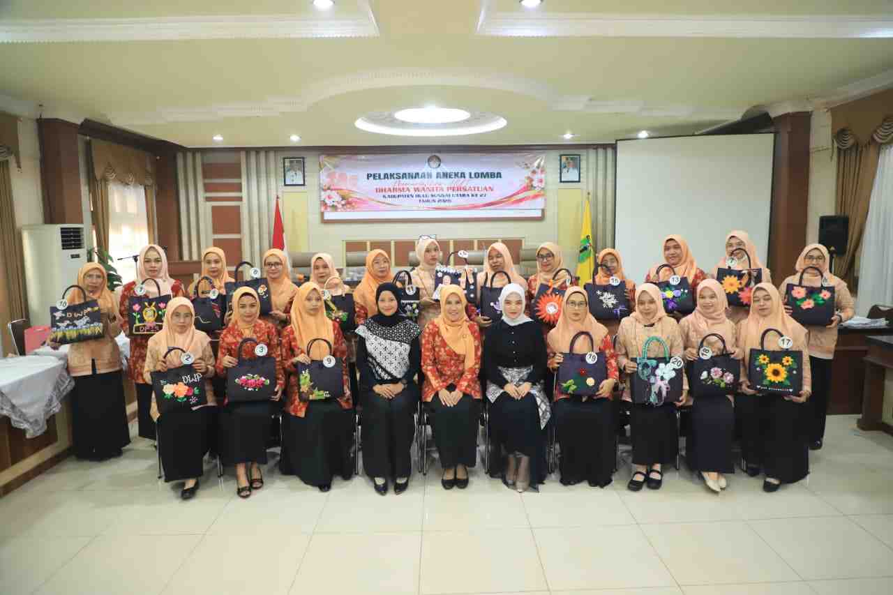 Sambut HUT Ke- 27,  DWP HSU Gelar Lomba Menghias Tas Purun 