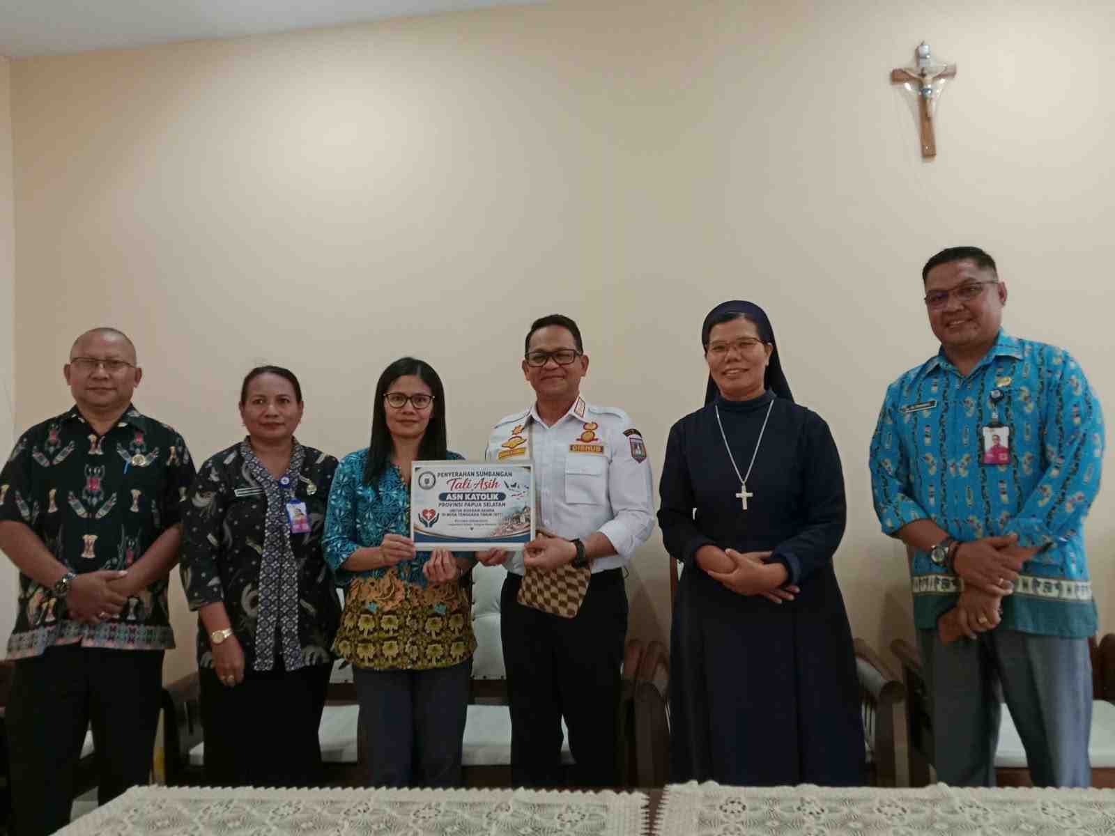 ASN Katolik Papua Selatan Salurkan Bantuan  untuk Korban Bencana NTT