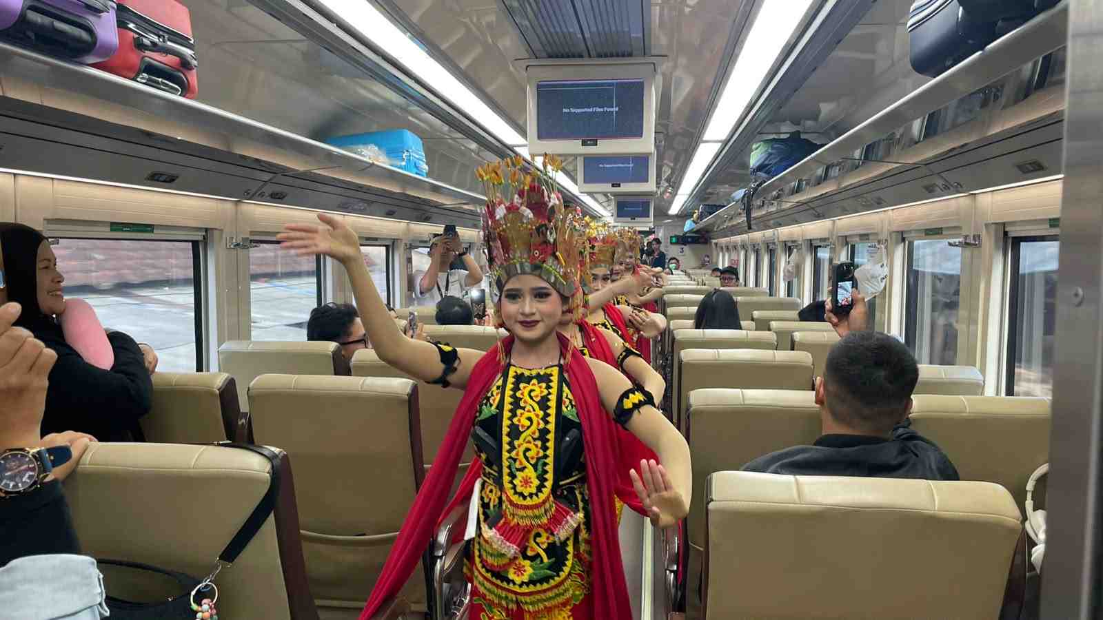 Gandrung On Train Jadi Cara KAI Rayakan HUT ke-81 Bersama Pelanggan