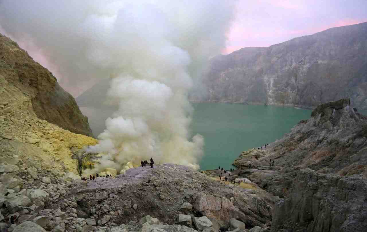 Kawah Ijen Buka Lagi Mulai 28 September 2026 setelah Evaluasi Jalur Pendakian