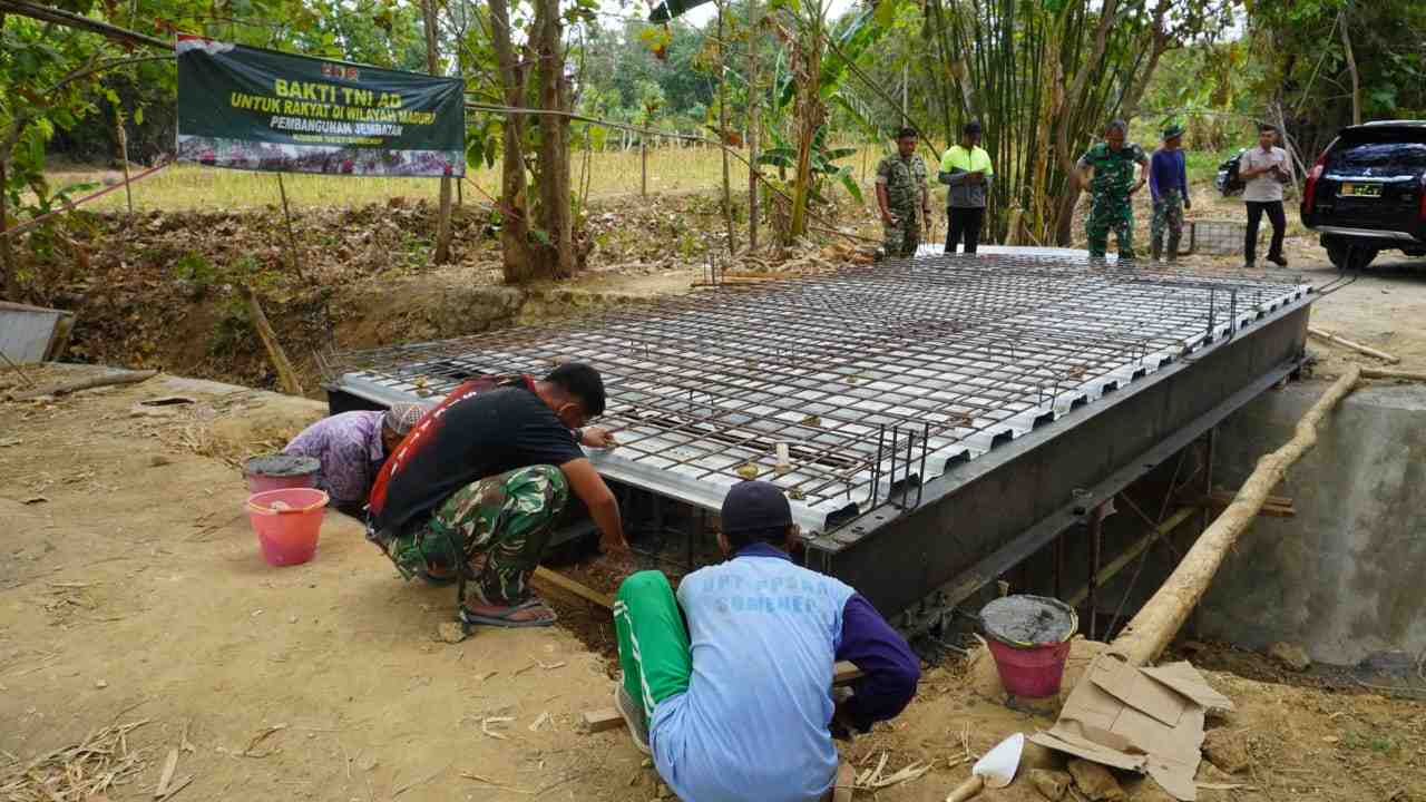 Pembangunan Dua Jembatan Program Bakti TNI di Sumenep Capai 95 Persen