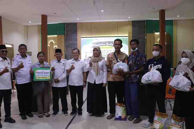 Pemkot Singkawang Bersama Baznas Salurkan Bantuan untuk Disabilitas dan Penderita TBC