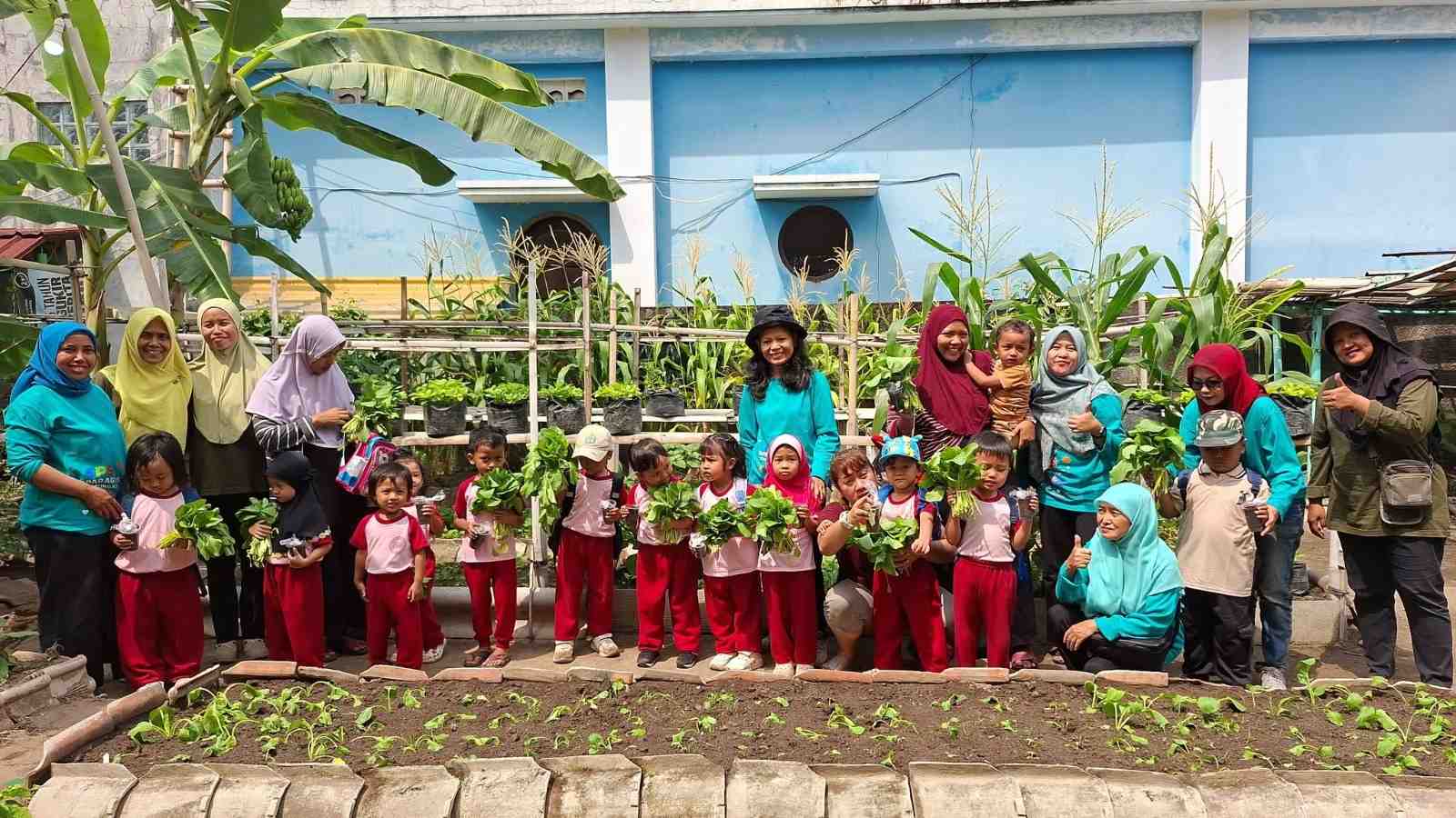 Kenalkan Pangan Sehat Sejak Dini, Siswa SPS Asparagus Sleman Belajar di Kebun KWT Dewi Sri