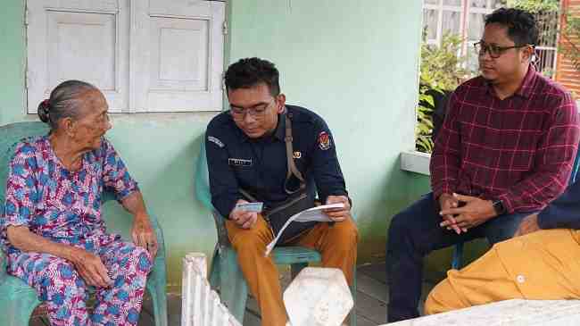 Pemilih Berusia Seabad Jadi Sasaran Pemutakhiran Data KPU Singkawang