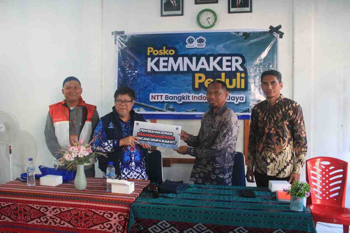 Kemnaker Salurkan Bantuan untuk Warga Terdampak Gempa Flores