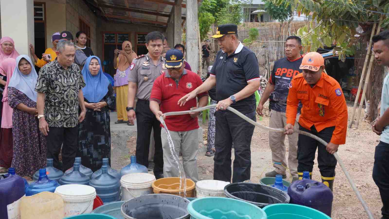 Pemprov Gorontalo Salurkan Air Bersih bagi Warga Bongohulawa