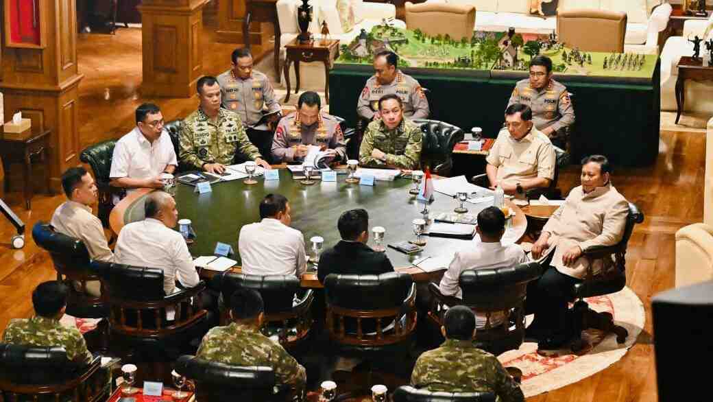 Karhutla Jadi Perhatian, Presiden Terima Laporan Panglima TNI dan Kapolri
