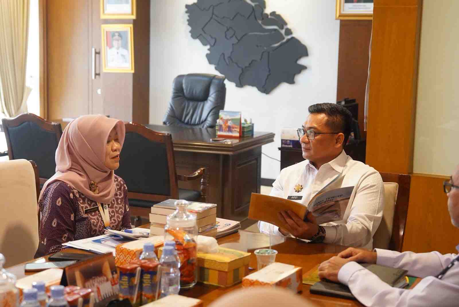 Bahasa Indonesia di Ruang Publik Diawasi, Pemprov Riau Siapkan SK Gubernur