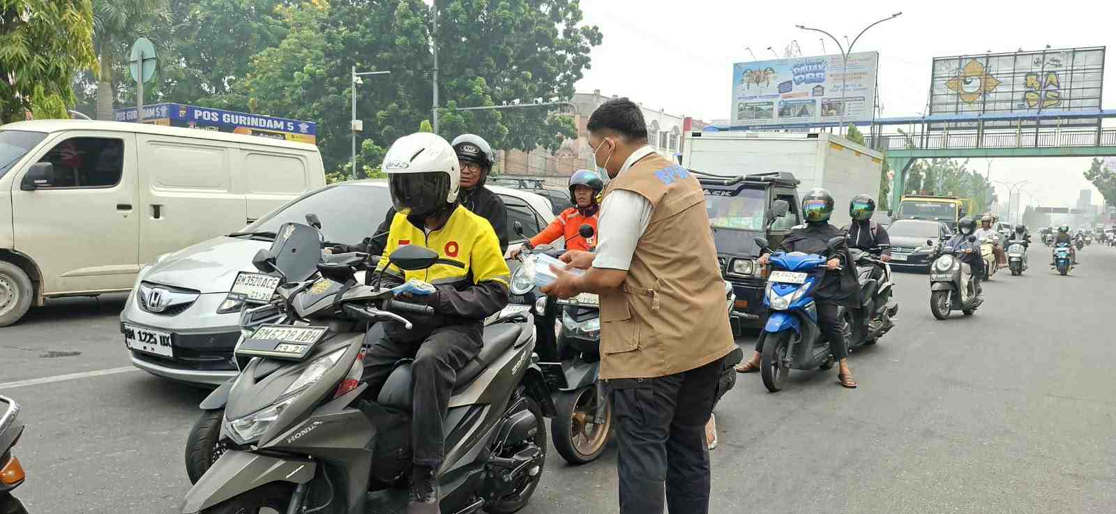 Udara Pekanbaru Masuk Kategori Berbahaya, Sebanyak 5.000 Masker Dibagikan