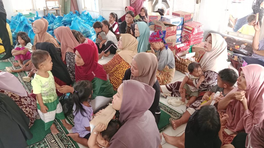 Bantuan Pascabanjir Padang Menjangkau 250 Keluarga di Koto Tangah dan Kuranji