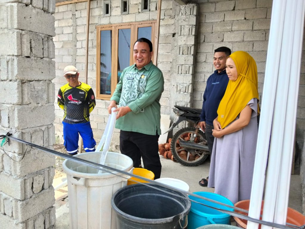 Atasi Kekeringan, Pemprov Gorontalo Salurkan 40 Ribu Liter Air
