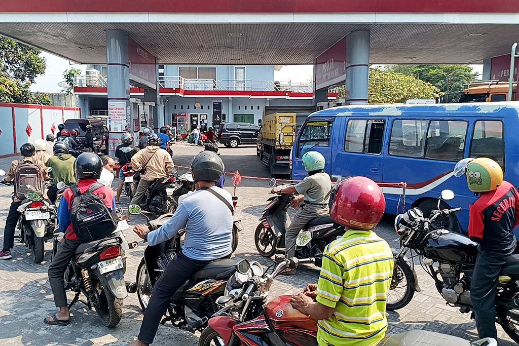 Antrean Mengular di SPBU Lumajang, Pemkab Sebut Stok BBM Aman