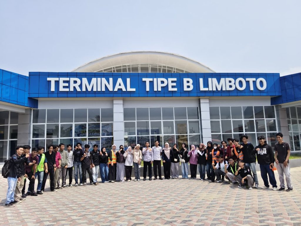 Mahasiswa UNG Garap Tugas Perancangan Transportasi